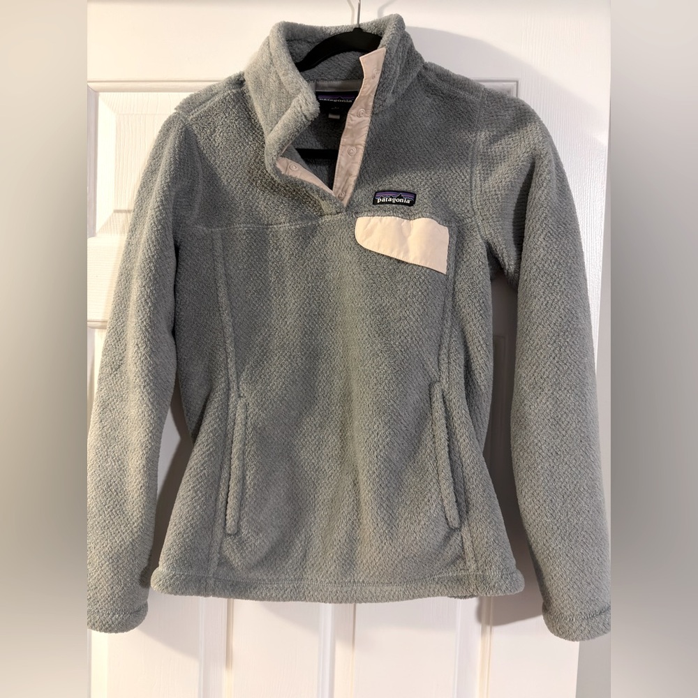 Patagonia Re-Tool Snap-T® Pullover. Gray with light peach accents. Size Small